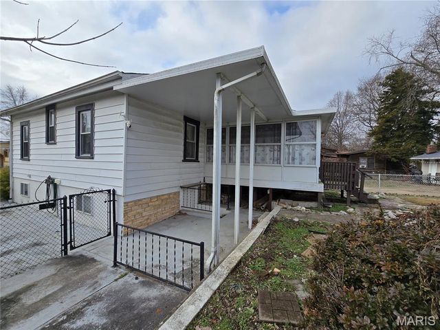223 W Felton Avenue, St Louis, MO 63125