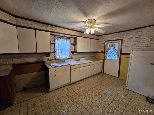 223 W Felton Avenue, St Louis, MO 63125