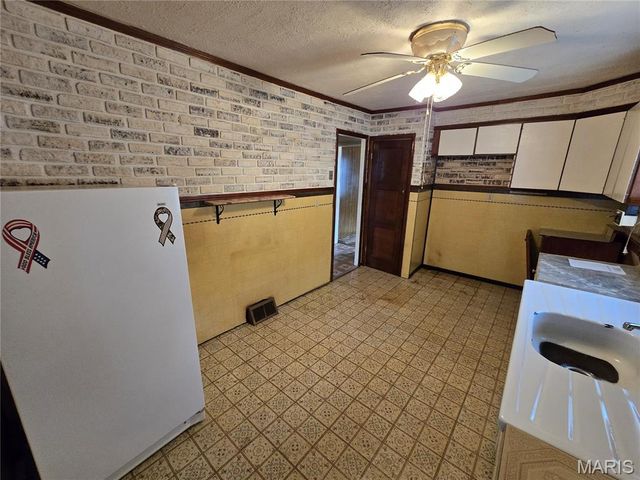 223 W Felton Avenue, St Louis, MO 63125