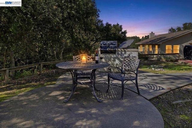 2423 2423 Creekside Ct, Hayward, CA 94542