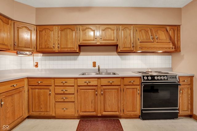 7107 E Pleasant Run Parkway South Drive, Indianapolis, IN 46219