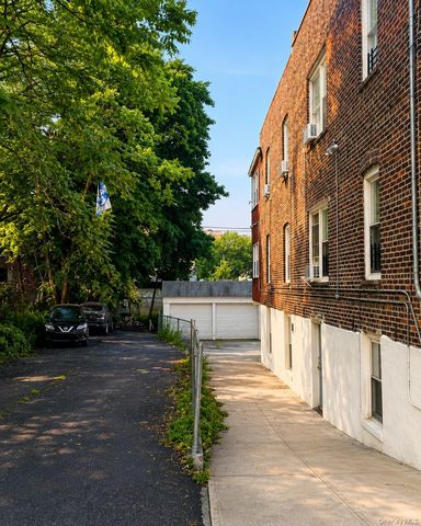 854 E 229th Street, Bronx, NY 10466