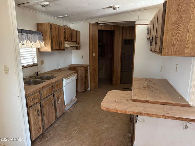 410 W 3RD Avenue W, Casa Grande, AZ 85122