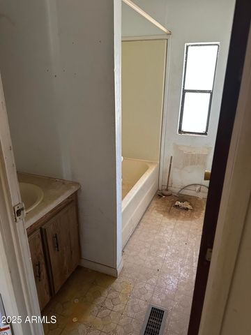 410 W 3RD Avenue W, Casa Grande, AZ 85122