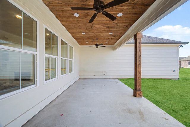 108 Hazelwood Dr, Thibodaux, LA 70301