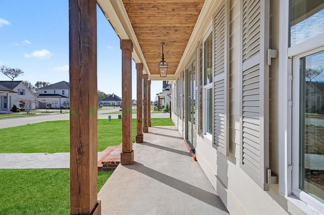 108 Hazelwood Dr, Thibodaux, LA 70301