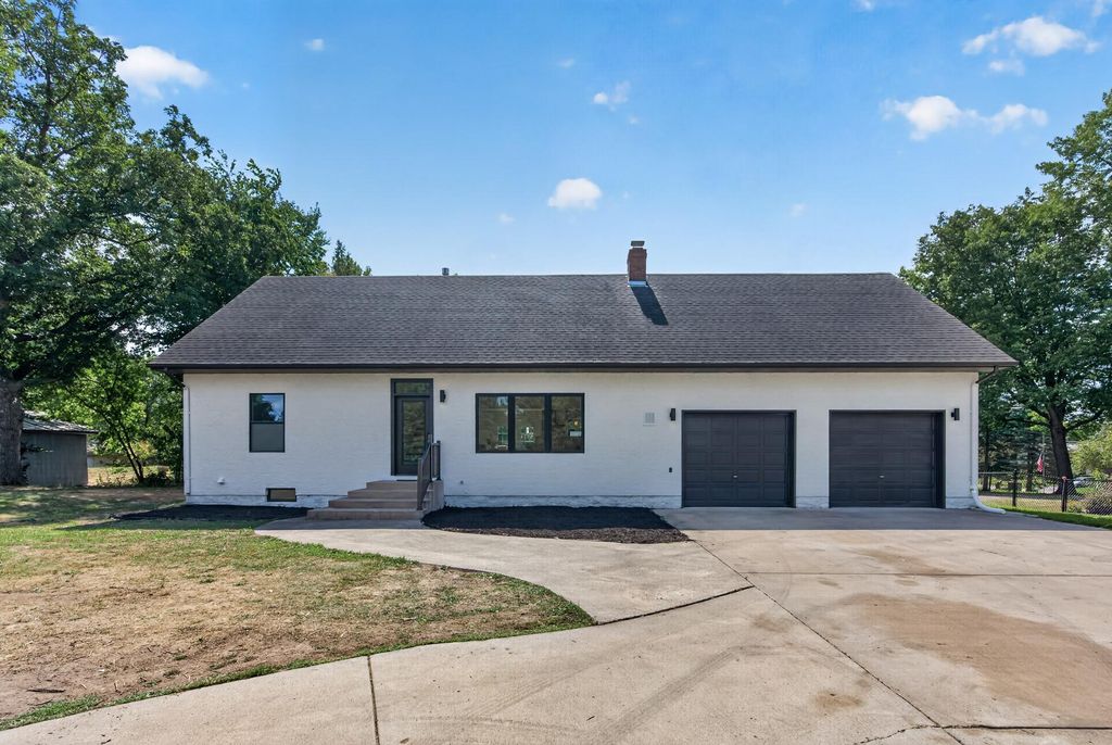 364 County Road C W, Roseville, MN 55113 — exterior
