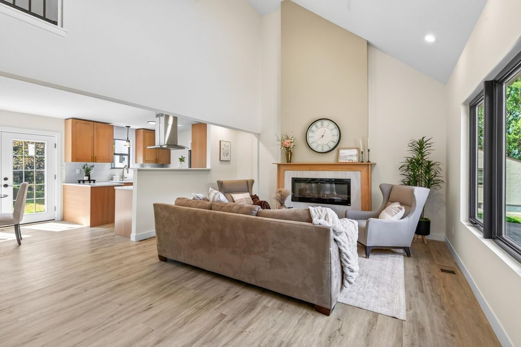 364 County Road C W, Roseville, MN 55113 — photo 2