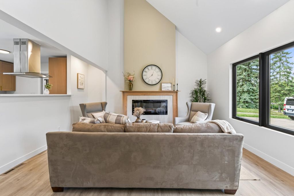364 County Road C W, Roseville, MN 55113 — photo 3