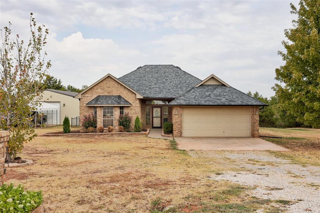 1942 County Road 1212, Tuttle, OK 73089