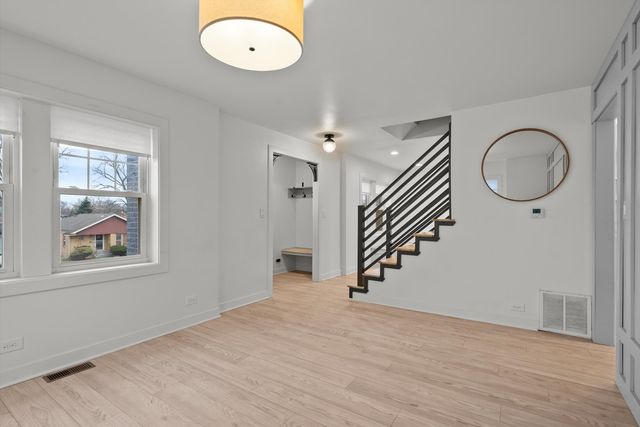 2718 W 96th Place, Evergreen Park, IL 60805