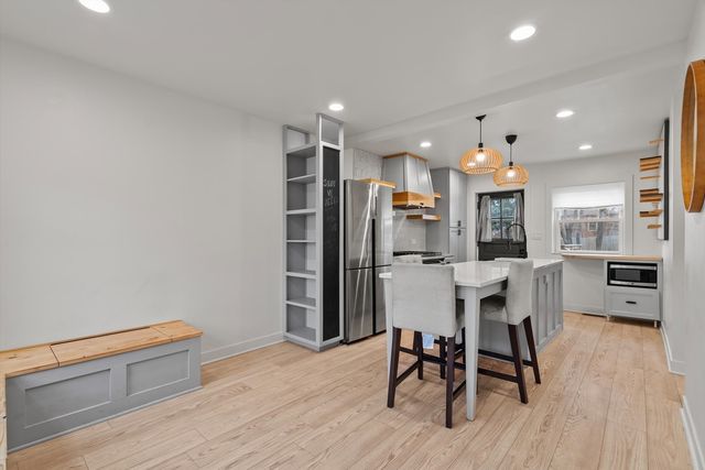 2718 W 96th Place, Evergreen Park, IL 60805