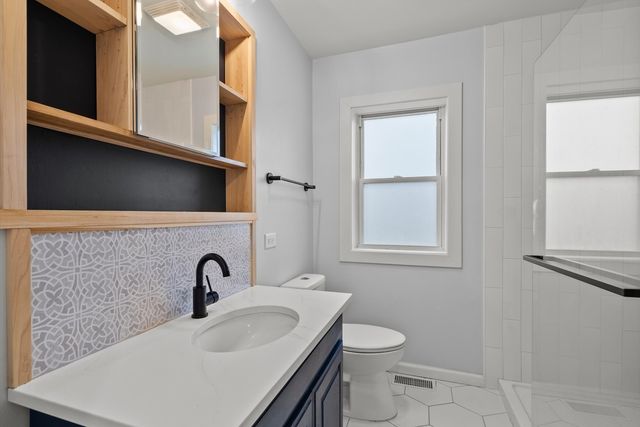 2718 W 96th Place, Evergreen Park, IL 60805