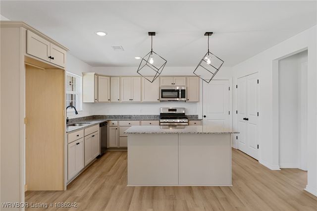 2020 Country Club Drive, Fort Smith, AR 72901