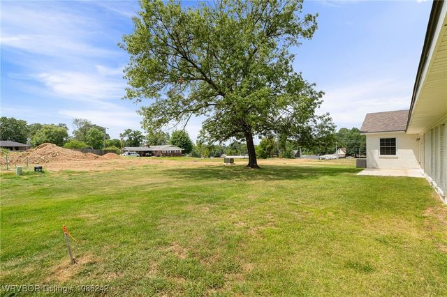 2020 Country Club Drive, Fort Smith, AR 72901