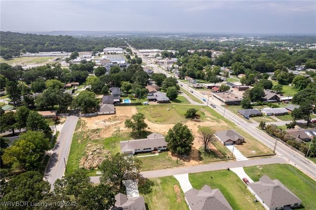 2020 Country Club Drive, Fort Smith, AR 72901