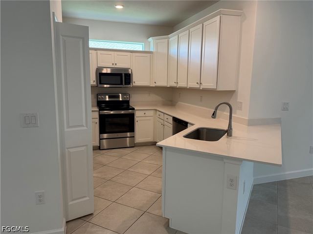 9093 Leatherwood LOOP, Lehigh Acres, FL 33936