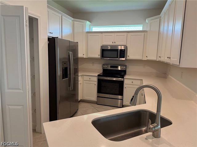 9093 Leatherwood LOOP, Lehigh Acres, FL 33936