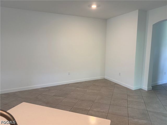9093 Leatherwood LOOP, Lehigh Acres, FL 33936