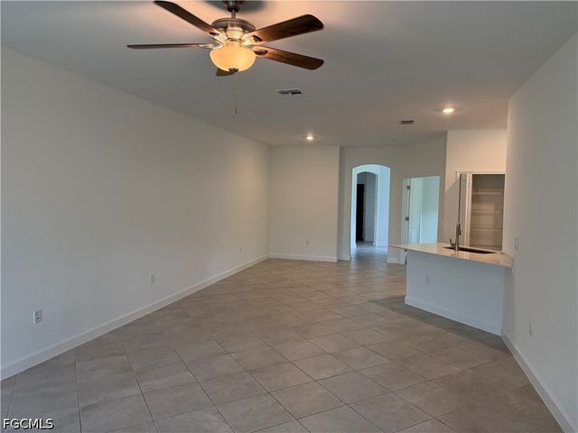 9093 Leatherwood LOOP, Lehigh Acres, FL 33936