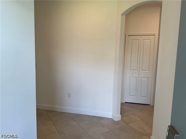 9093 Leatherwood LOOP, Lehigh Acres, FL 33936