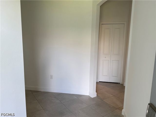 9093 Leatherwood LOOP, Lehigh Acres, FL 33936