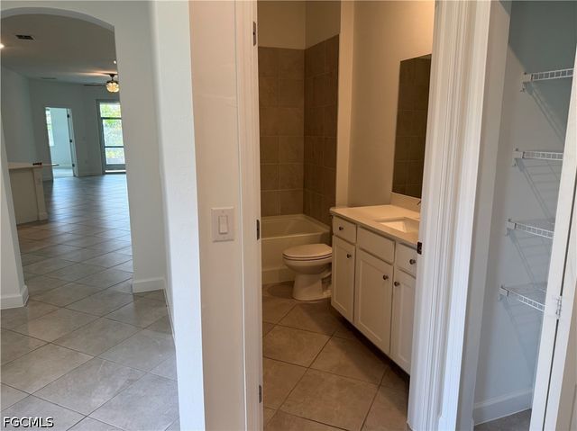 9093 Leatherwood LOOP, Lehigh Acres, FL 33936