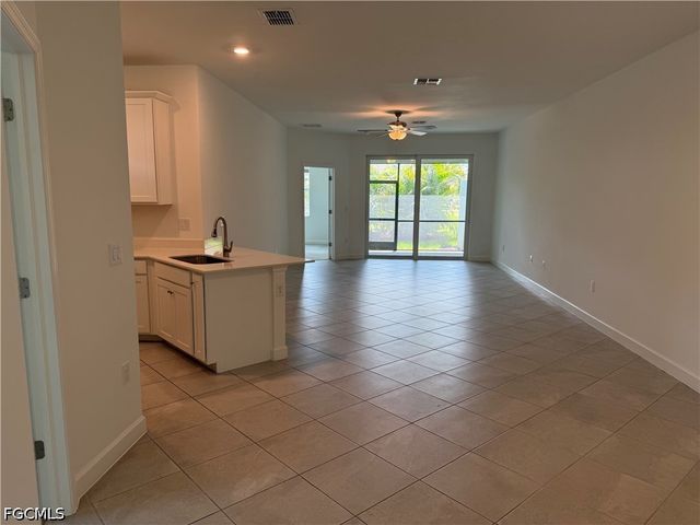 9093 Leatherwood LOOP, Lehigh Acres, FL 33936
