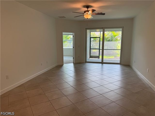 9093 Leatherwood LOOP, Lehigh Acres, FL 33936