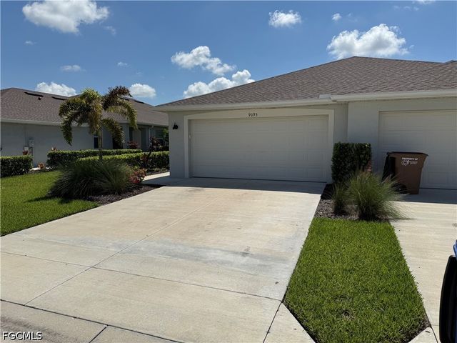 9093 Leatherwood LOOP, Lehigh Acres, FL 33936