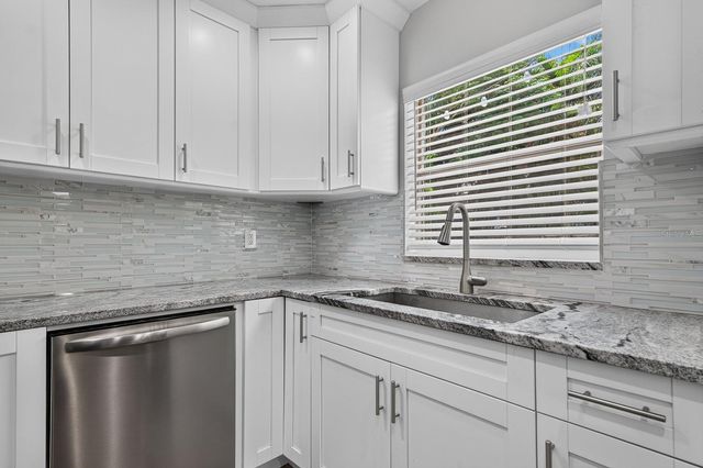 4014 W LAND AVENUE, Tampa, FL 33616