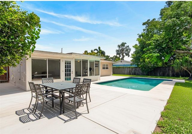 4014 W LAND AVENUE, Tampa, FL 33616