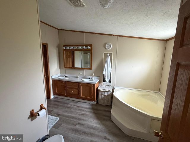 121 COQUINA SANDS DR, Waynesboro, PA 17268