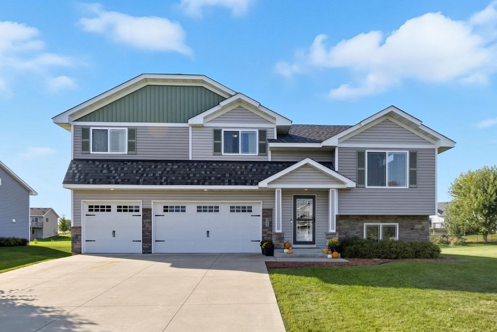 921 Cedar Avenue N, Maple Lake, MN 55358