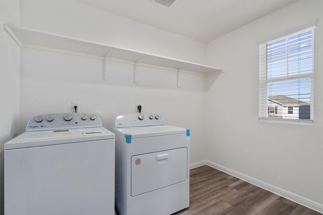 621 Gemsbok RD, Hutto, TX 78634