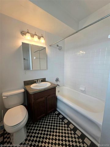 15 E Kirby Street 829, Detroit, MI 48202