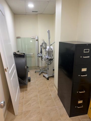 42-23 212 Street 3C, Bayside, NY 11361