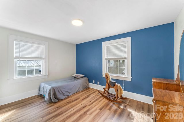 1072 5th Street NE, Hickory, NC 28601