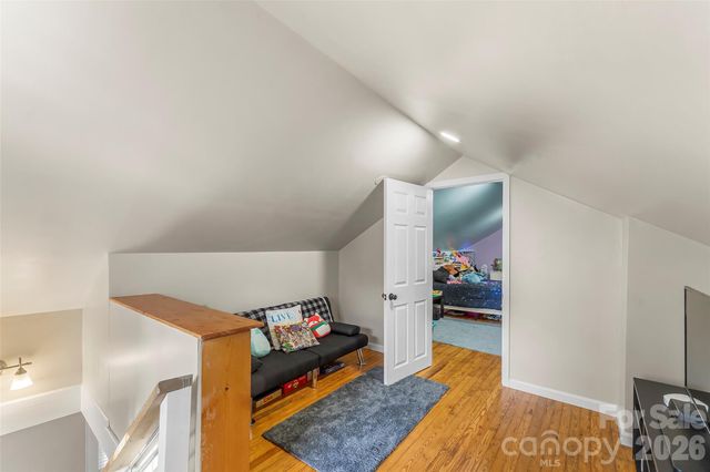 1072 5th Street NE, Hickory, NC 28601