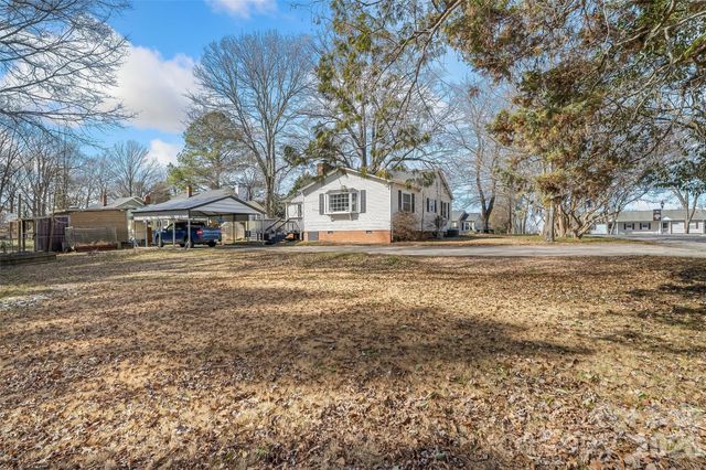 1072 5th Street NE, Hickory, NC 28601