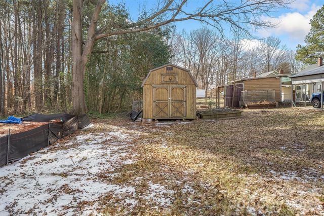 1072 5th Street NE, Hickory, NC 28601