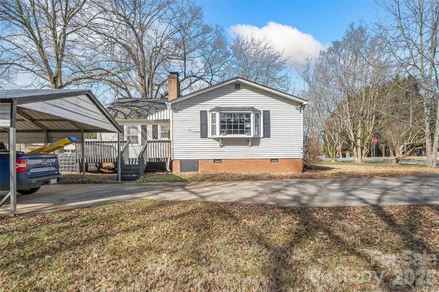 1072 5th Street NE, Hickory, NC 28601