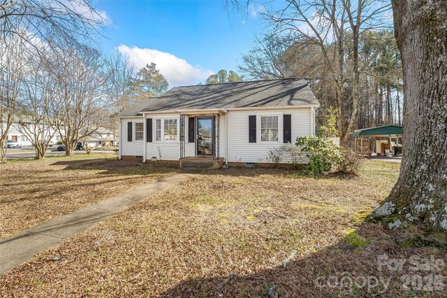 1072 5th Street NE, Hickory, NC 28601