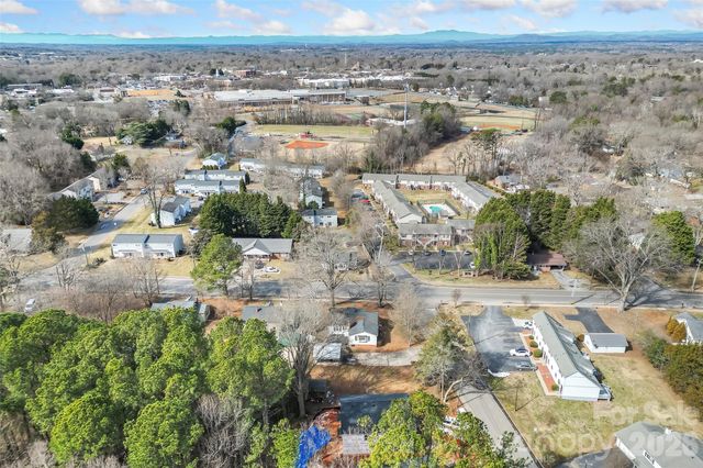 1072 5th Street NE, Hickory, NC 28601