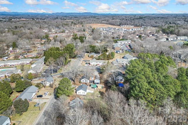 1072 5th Street NE, Hickory, NC 28601