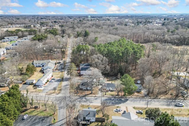 1072 5th Street NE, Hickory, NC 28601