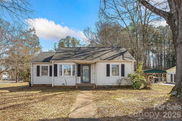 1072 5th Street NE, Hickory, NC 28601