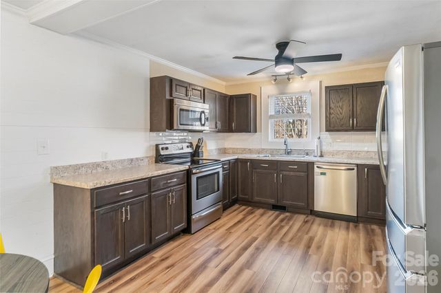 1072 5th Street NE, Hickory, NC 28601