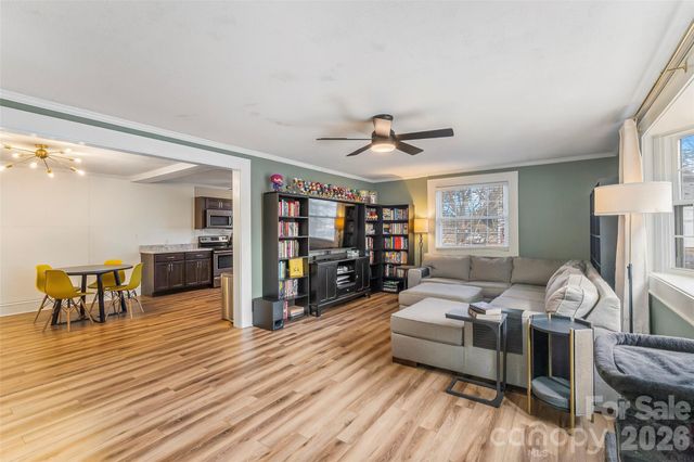 1072 5th Street NE, Hickory, NC 28601