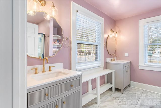 1072 5th Street NE, Hickory, NC 28601